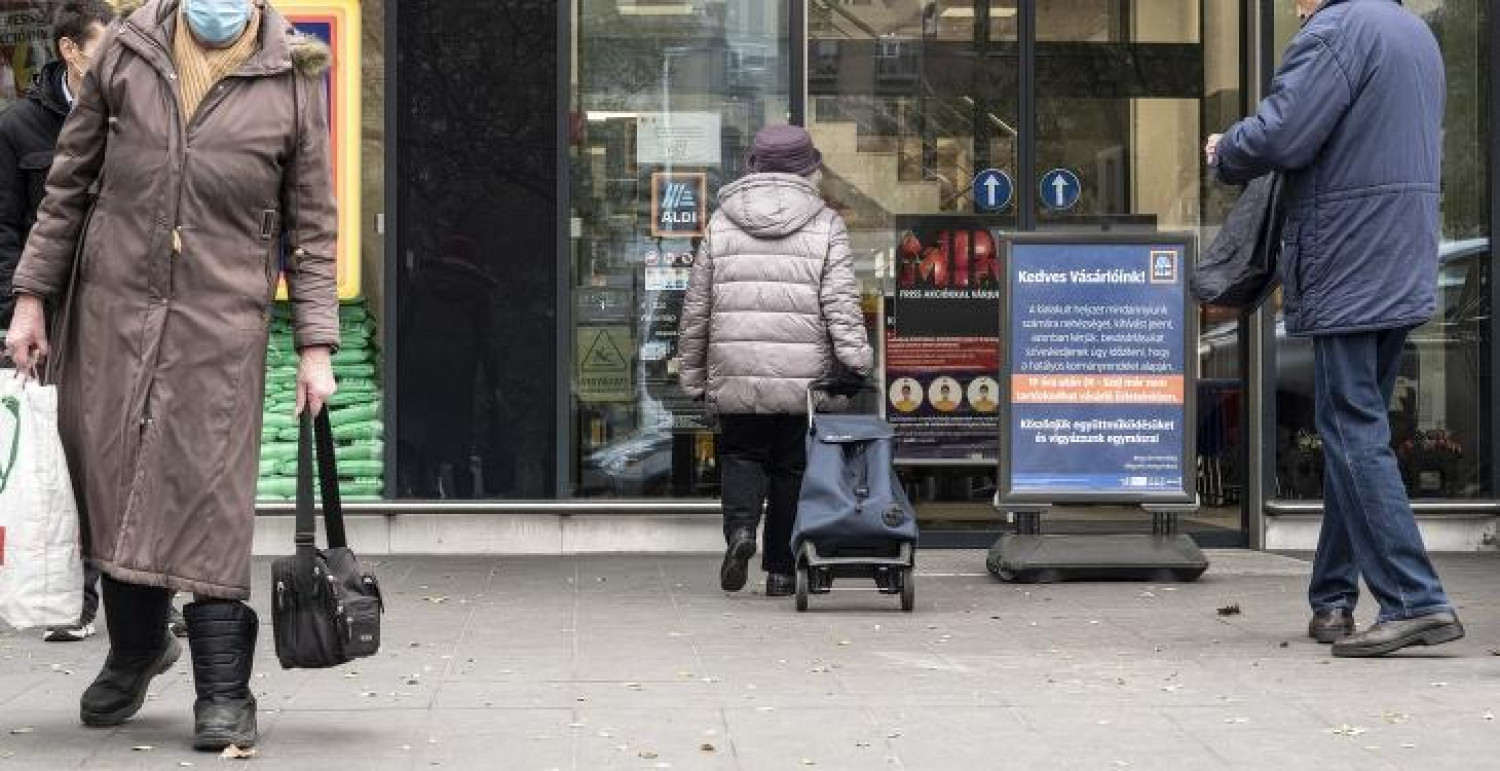 Kedvezménykártyát kapnak a nyugdíjasok, azzal vehetik igénybe az áfa-visszatérítést