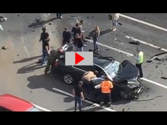 SÚLYOS BALESET! Putyin autója teljesen összetört!