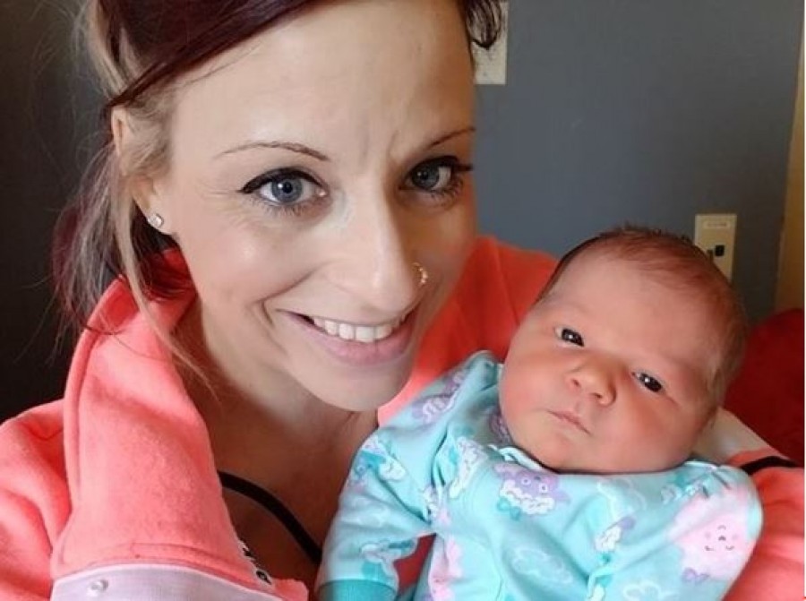 Egy idegen puszija miatt halt meg az alig 2 hetes kisbaba