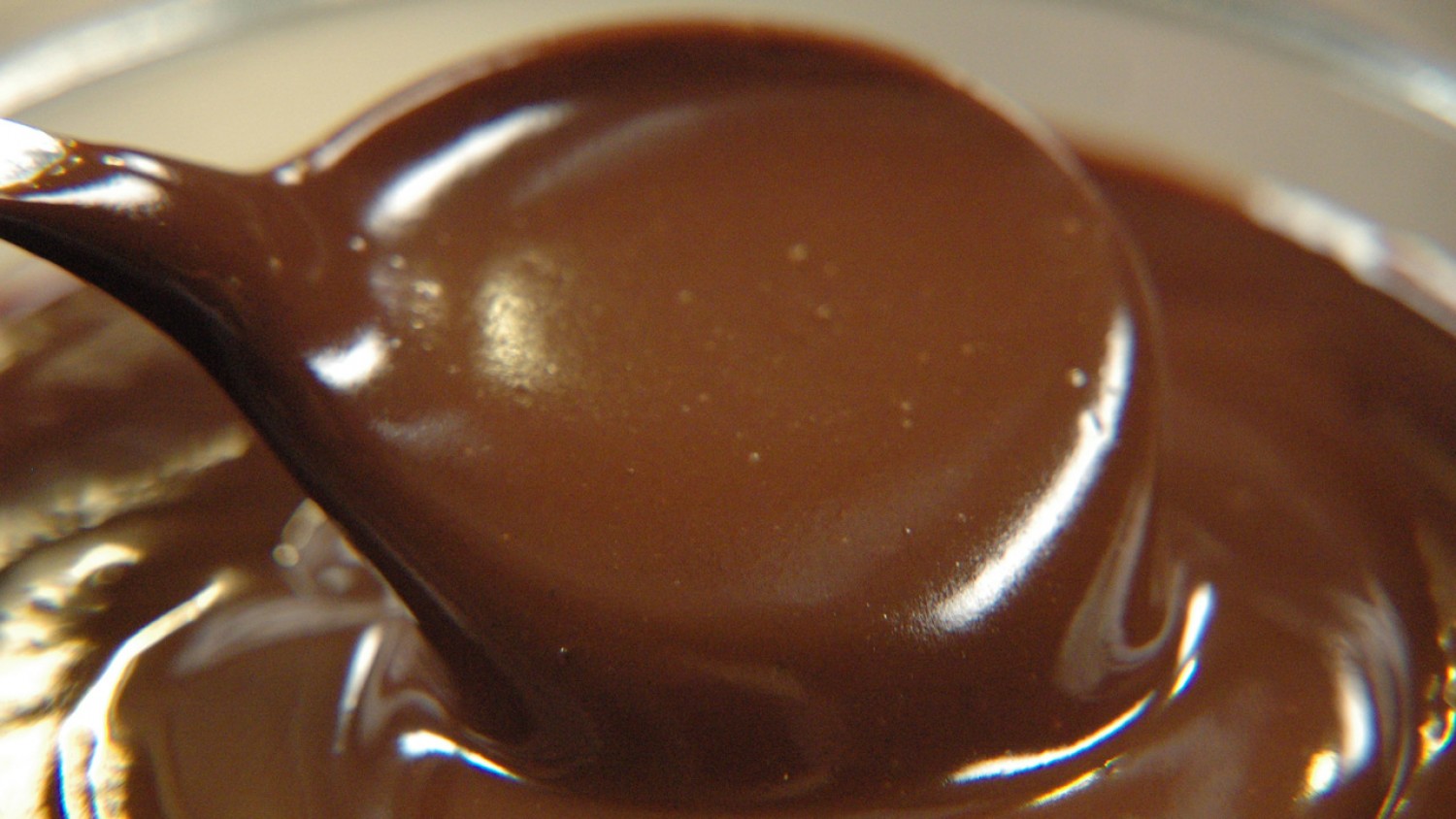Még a gyakorlott háziasszonyoknak sem mindig sikerül a csillogó csokimáz