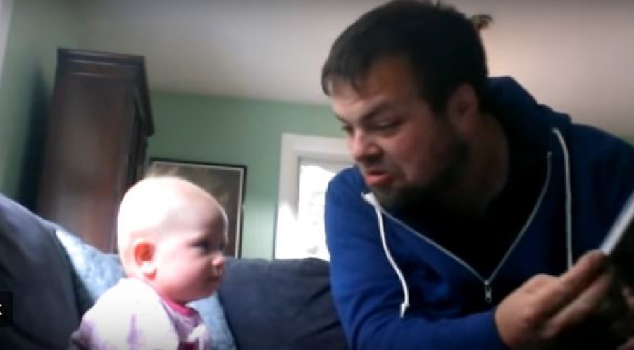 Ilyen az, amikor a kisbabát a nagybácsira bízzák. Szerencse, hogy egy videó is készült!
